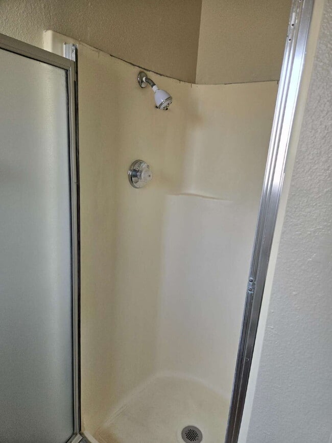 Building Photo - Competitively priced Two Bedroom Apartment Home! Do Not Miss Out On This Amazing Opportunity!