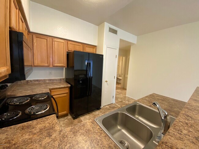Building Photo - 1251 E Weimer Cir