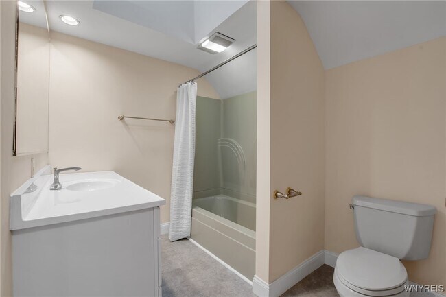 Building Photo - 21 Waverly Ave