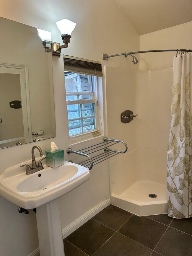 Building Photo - 16220 Greenwood Rd