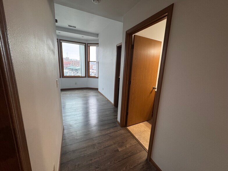 Little Hallway - 123 E 3rd St