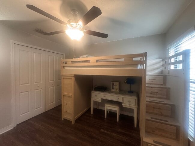 Building Photo - Beautifully Designed 4 Bedroom, 2 Bath Home