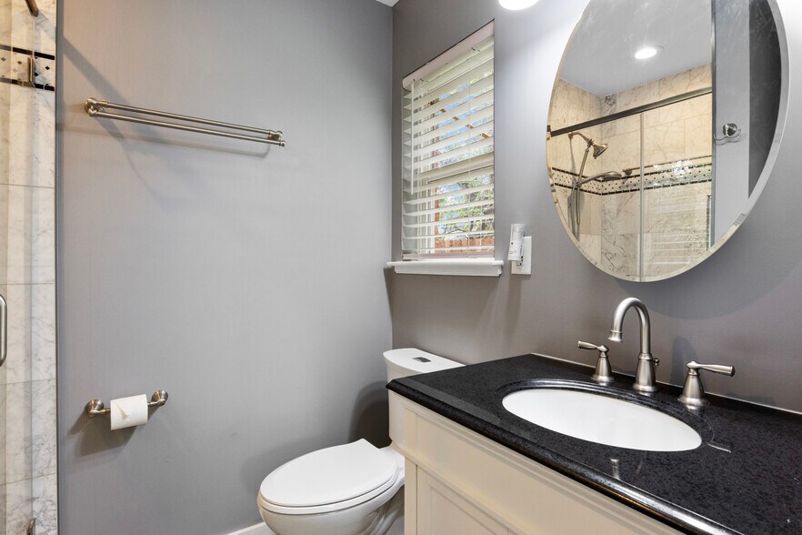 Building Photo - 17215 Sugar Crest Dr