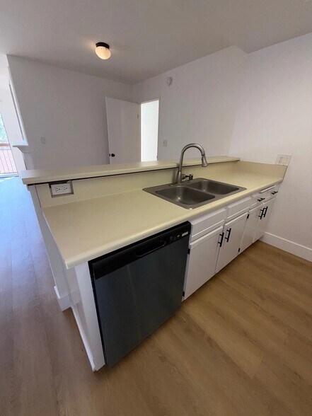 Building Photo - 1321 N Vista St