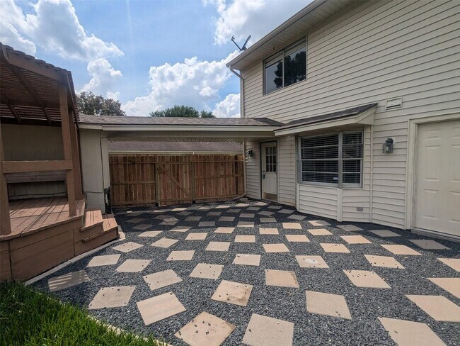 Building Photo - MOVE-IN READY 4 BED/ 2.5 BATH HOME IN MIDD...