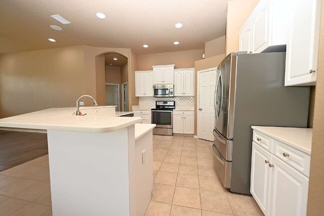 Building Photo - 2618 High Ridge Dr