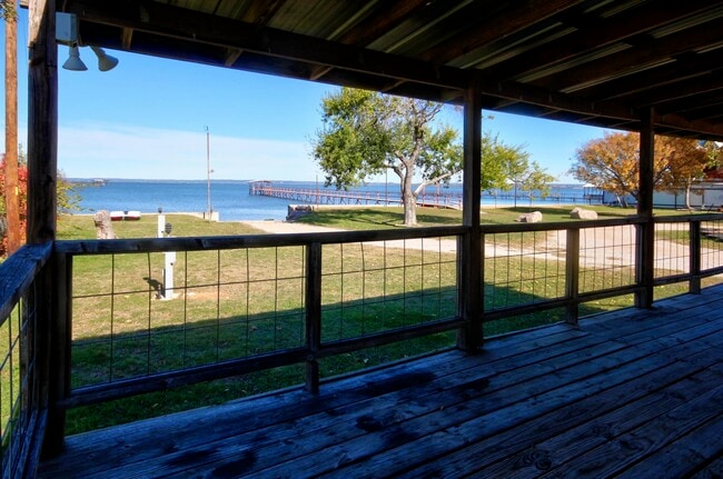 Building Photo - 2-1502 Ranch Rd 261