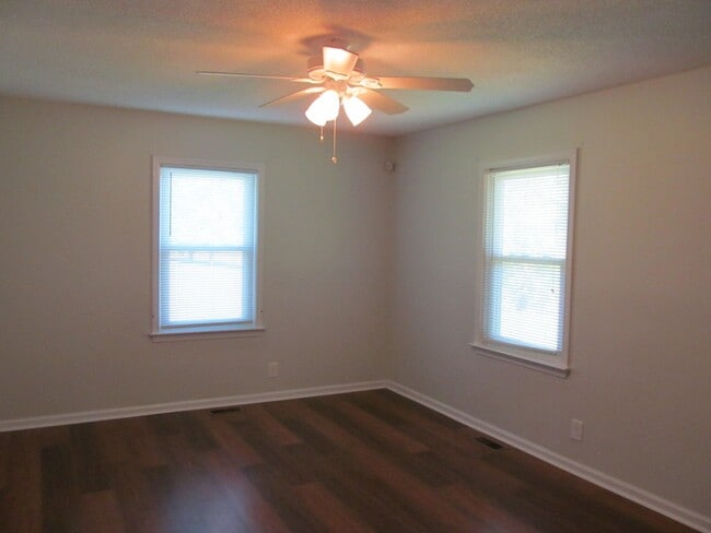 Building Photo - Pinnacle area