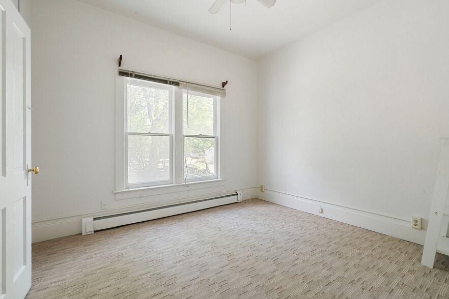 Building Photo - 412 Peterson St