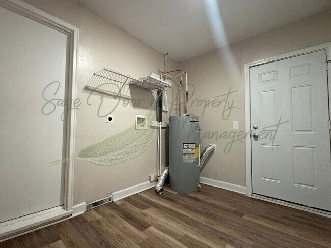 Building Photo - SINLGE FAMILY HOME IN RAYTOWN!!!
