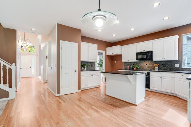 Building Photo - Beautiful 4 Bed, 3 Bath Rental Home in Bea...