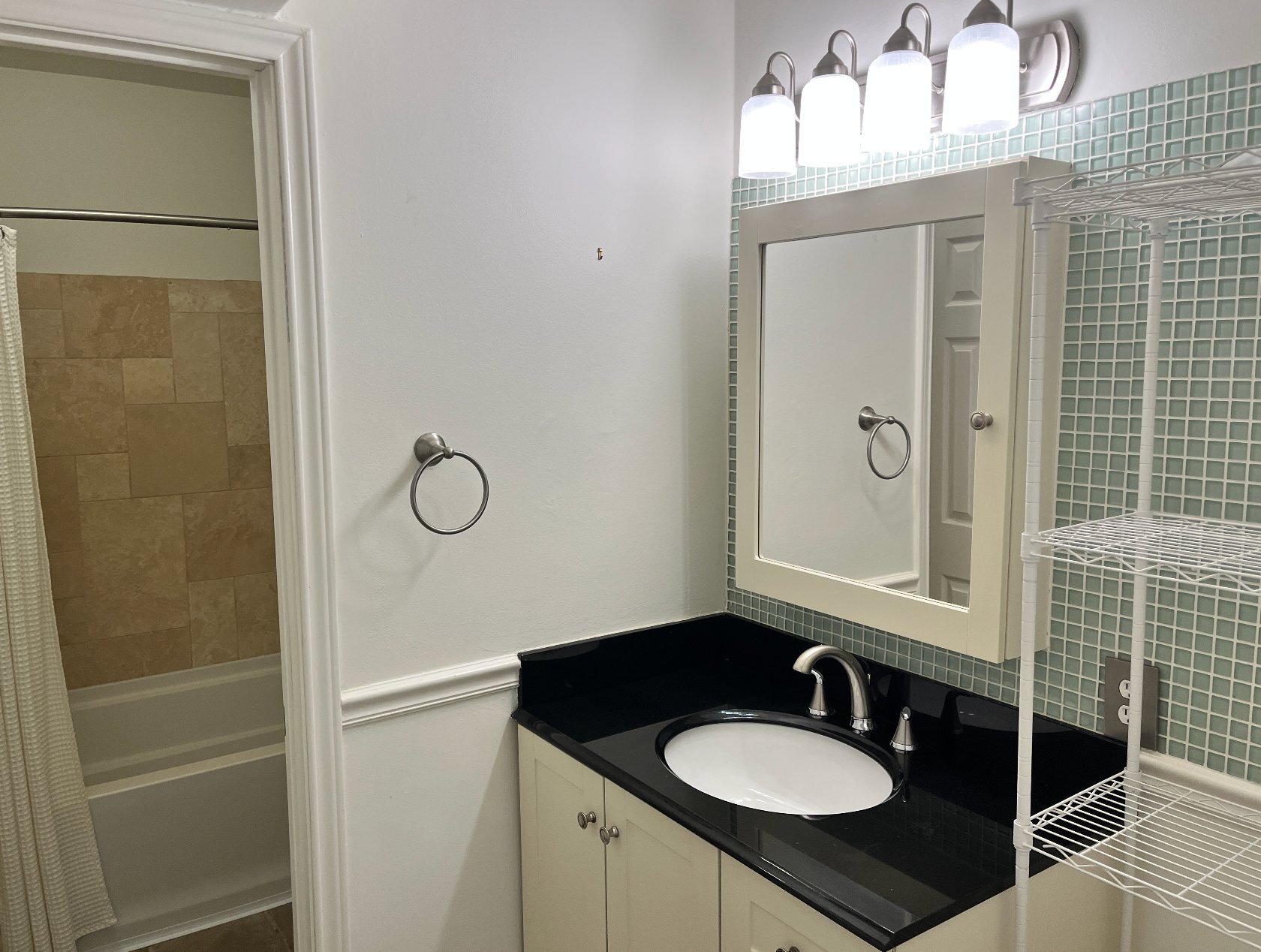 Building Photo - 3431 N Hills Dr