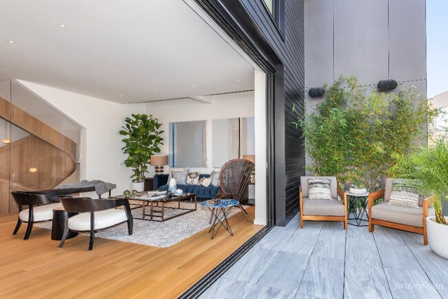 Building Photo - 17 Guy Pl