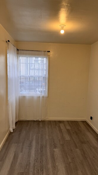 Building Photo - 1248 E 15th St