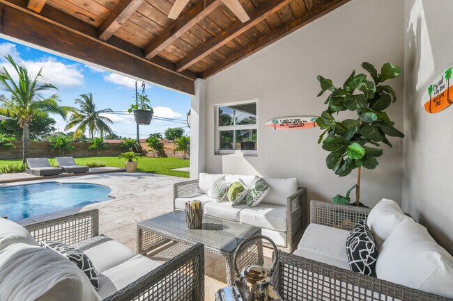 Building Photo - 7101 W Lake Dr