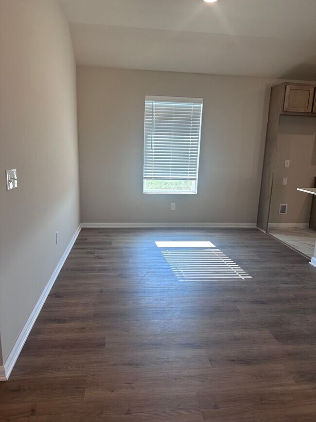 Building Photo - Beautiful New Home and you get the FIRST MONTH FREE!!!