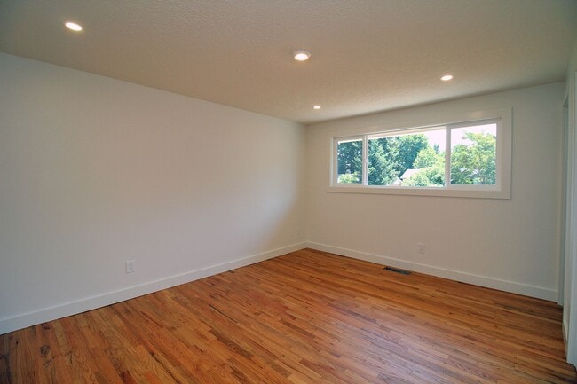 Building Photo - 14155 SW Red Haven Dr