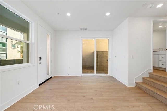 Building Photo - 322 Proctor