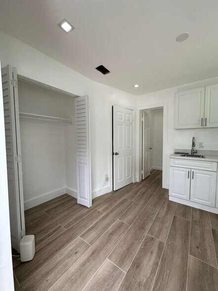 Building Photo - 14510 SW 105th Ave