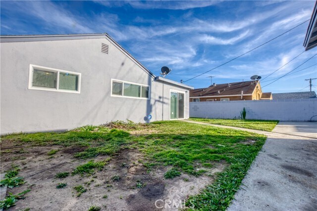 Building Photo - 13903 S Zamora Ave