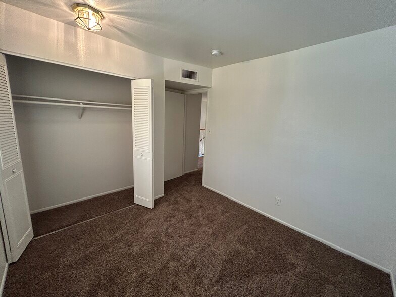 Building Photo - 5744 N 44th Ave