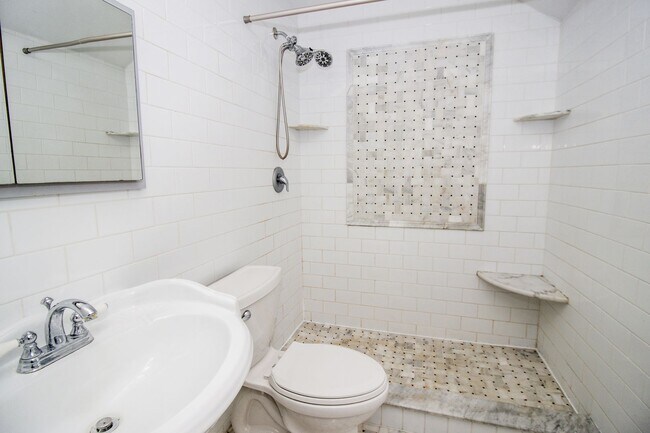 Building Photo - 20040 Bonnie Bank Blvd