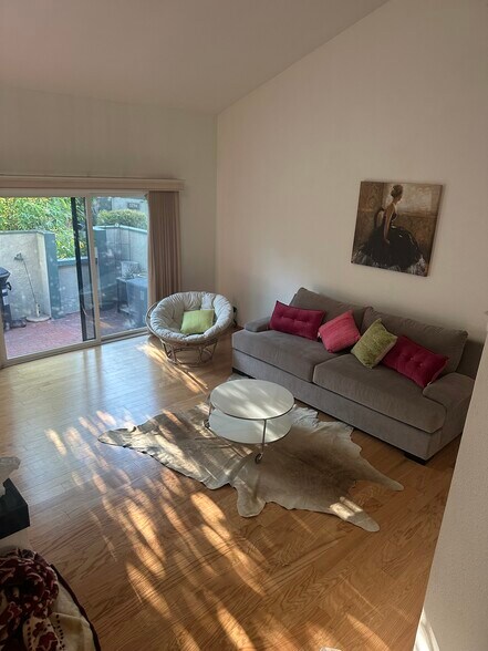 Building Photo - 3312 Caminito Eastbluff