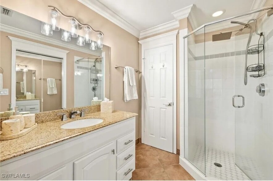 Building Photo - 2202 Hidden Lake Dr