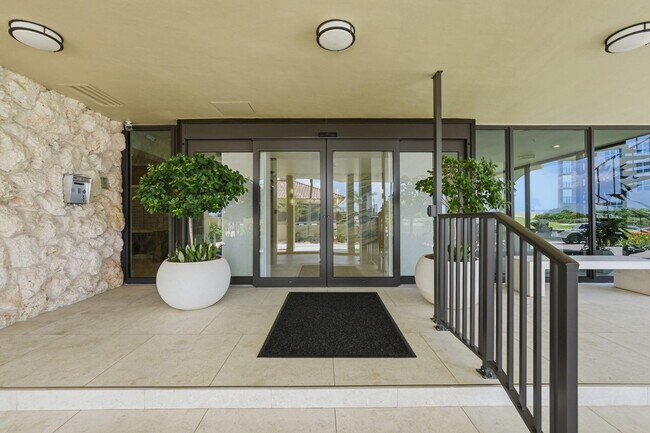 Building Photo - 5460 N Ocean Dr