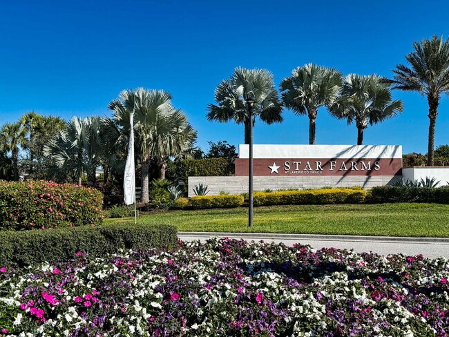 Building Photo - Spacious 5-Bed Retreat with Granite Elegance in Lakewood Ranch