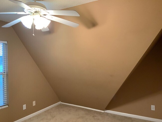 Building Photo - Coolant River Water Front 4 Bedrooms / 2 F...