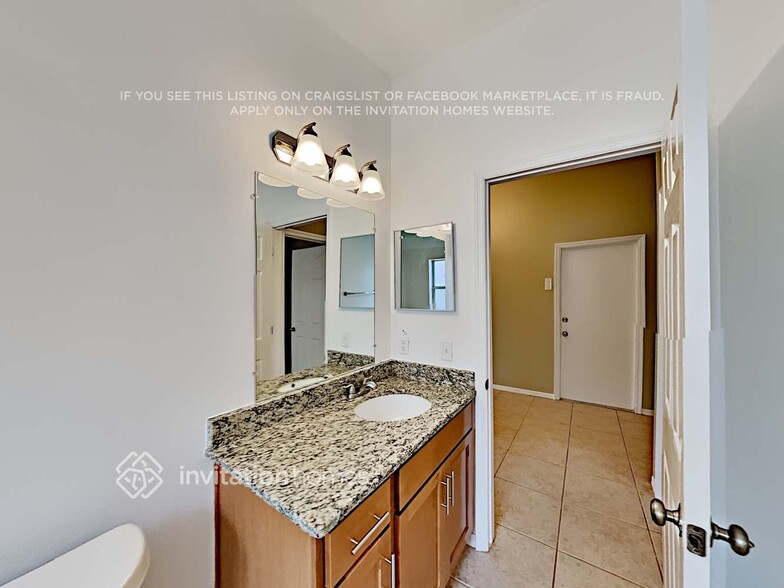 Building Photo - 621 Silver Birch Pl
