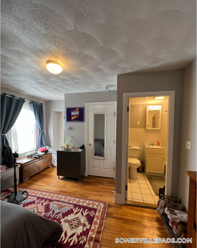 Building Photo - 639 Somerville Ave