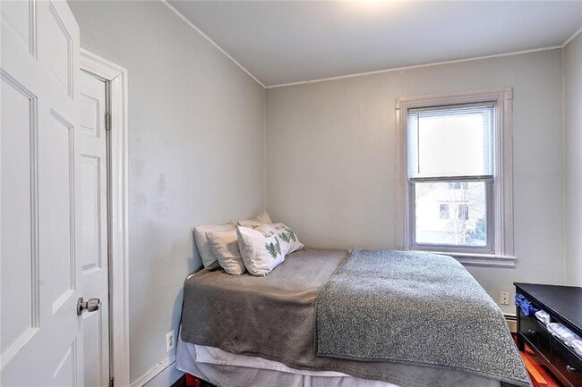 Building Photo - 390 Hope St