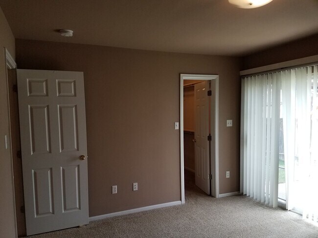 Building Photo - House For Lease