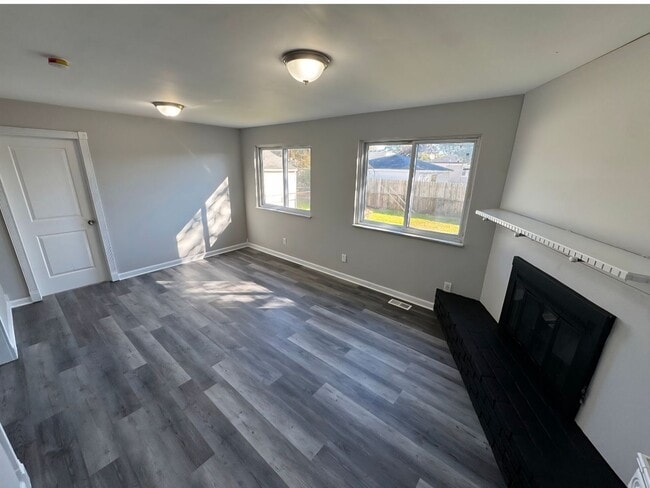 Building Photo - Charming newly renovated 3 bedroom bungalow