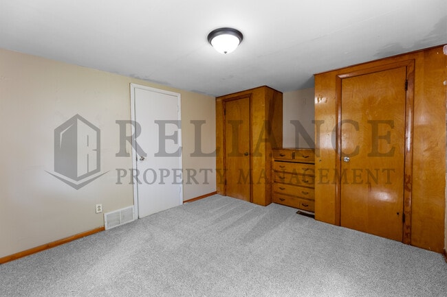 Building Photo - 1028 W Munnell Ave