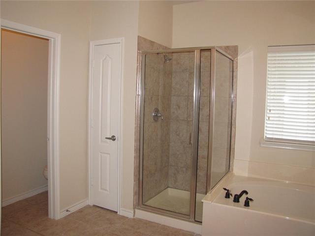 Building Photo - 5890 Grosseto Dr