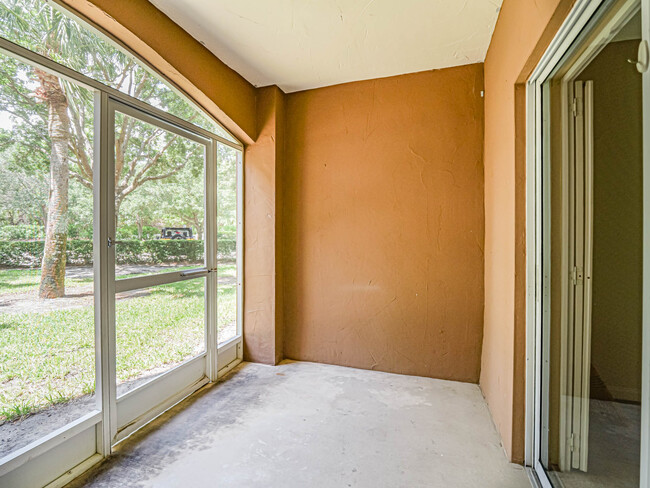 Building Photo - 5060 Fairways Cir
