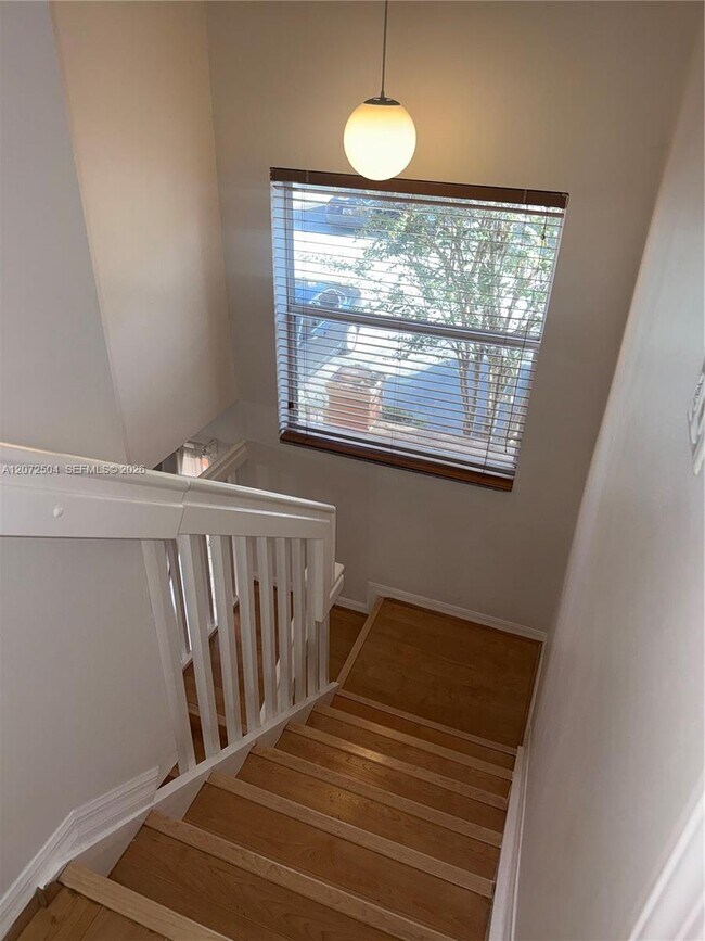 Building Photo - 700 SW 106th Ave