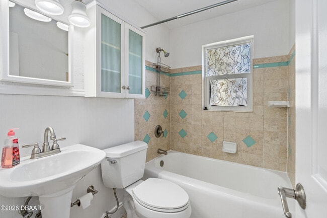 Building Photo - 152 Longwood Dr