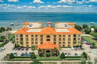 Building Photo - 2351 Lakeview Dr