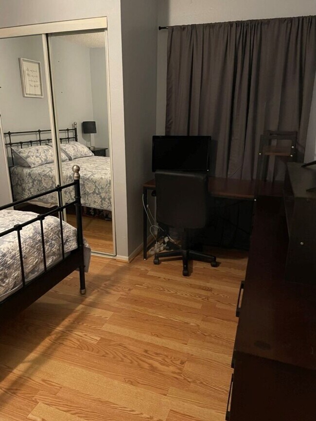 Building Photo - Beautiful Furnished 2/2 condo in Windsor Park