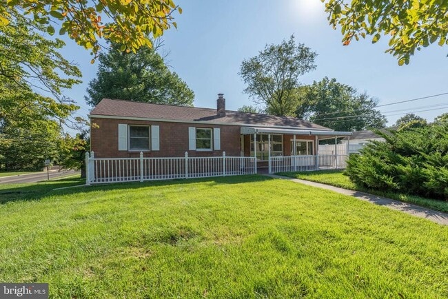 Building Photo - 360 Hollowbrook Dr