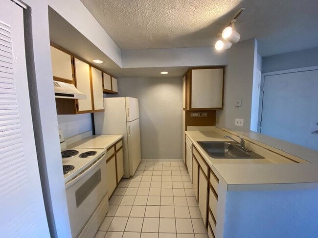 Building Photo - 5701 Gatlin Ave