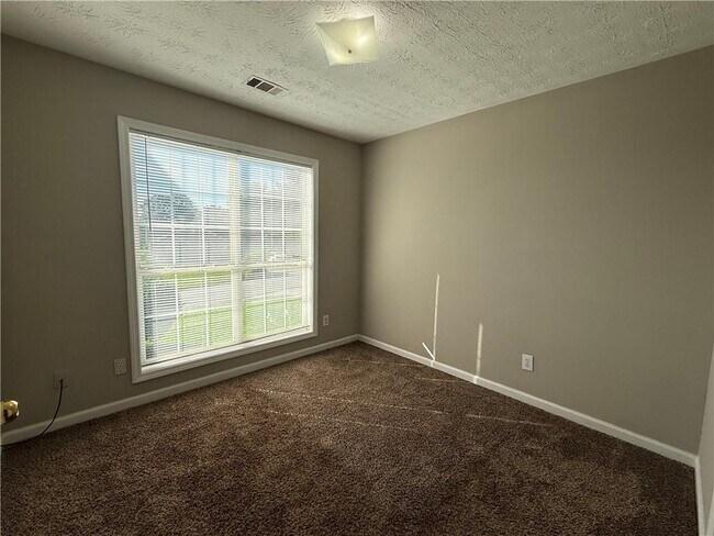 Building Photo - 6079 Daffodil Dr