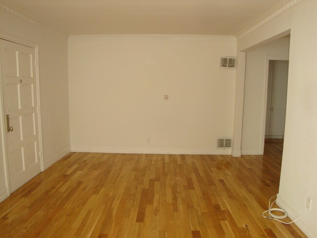 Building Photo - 1538 N Hayworth Ave