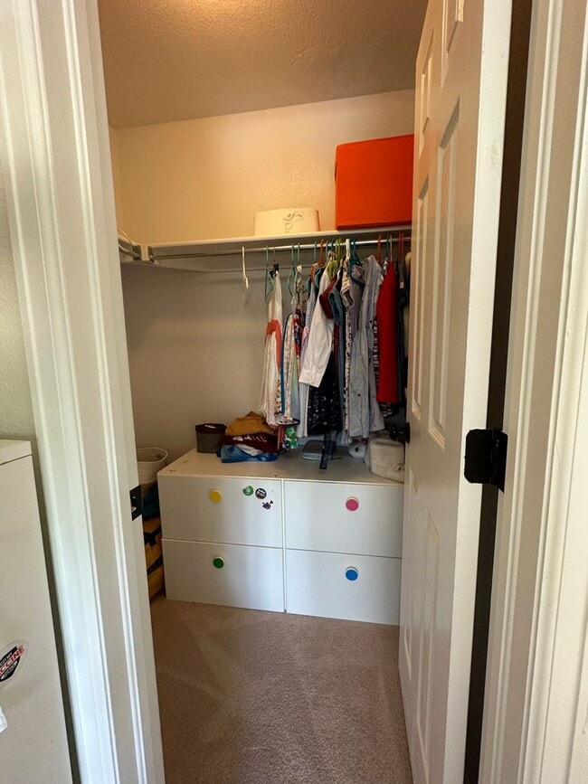 Building Photo - Open floor plan and backs to Open Space! 4...