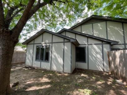 Building Photo - 1233 Armadillo Rd