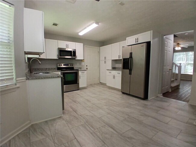 Building Photo - 3004 Dogwood Ln